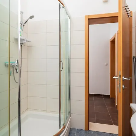 Sapphire Apartment *